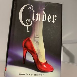 Cinder by Marissa Meyer